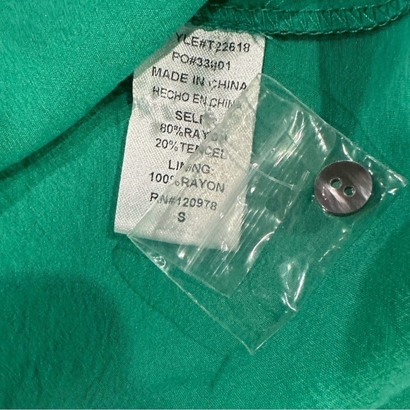 ENTRO Women's Short Puff Sleeve Button down - Picture 9 of 10